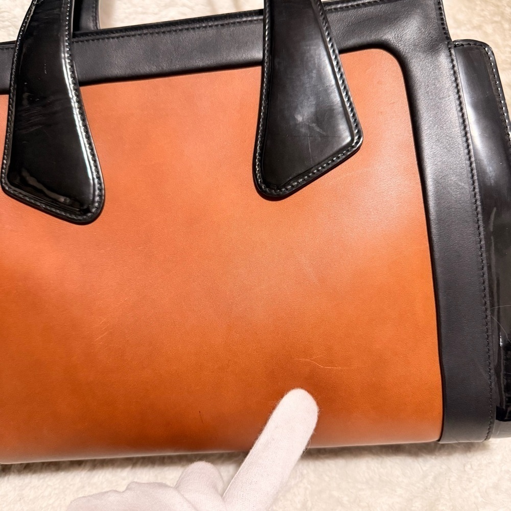 Bally Black and Tan Shoulder Bag - Picture 15 of 16